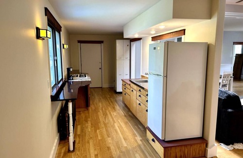 South Medford Apartment | Boston Getaway close to Tufts and Transport
