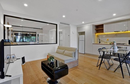 Balwyn Apartment | Botanica - Simply Perfect Balwyn 1BR Home Base