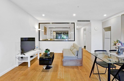 Balwyn Apartment | Botanica - Simply Perfect Balwyn 1BR Home Base