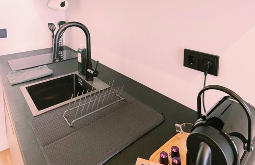 Favoriten Apartment | Botanical Garden + 2 Min to Metro U1 + Free Parking