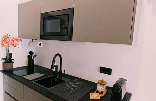 Favoriten Apartment | Botanical Garden + 2 Min to Metro U1 + Free Parking