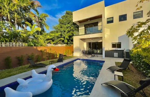 Victoria Park House | Botanical Oasis Home with 2 Pools