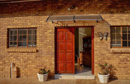 Greater Johannesburg Metropolitan Area Apartment | Bottle Brush Place WITH SOLAR