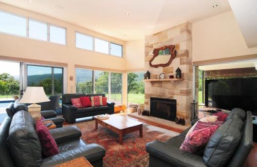 Upper Kangaroo River House | Bottlebrush Lodge Great views and a pool