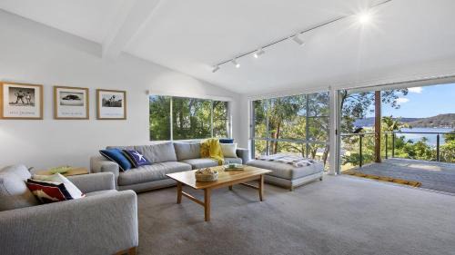 Wagstaffe House | Bouddi Bush Retreat with Bay Views