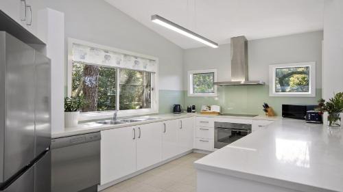 Wagstaffe House | Bouddi Bush Retreat with Bay Views