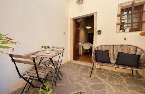 Rosignano Marittimo House | Bouganville