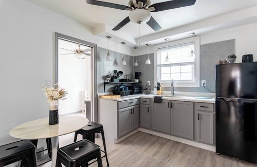 Detroit House | Bougie 3qB Bungalow! long stays welcome n10mins/Downtown Detroit -pet friendly n