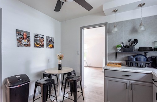Detroit House | Bougie 3qB Bungalow! long stays welcome n10mins/Downtown Detroit -pet friendly n