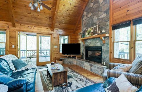 My Mountain House | Boujee Bear Lodge - A Peaceful Cabin in the Woods