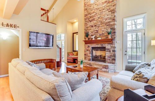 Lake Harmony House | Boulder Lake Access Townhome with Deck!