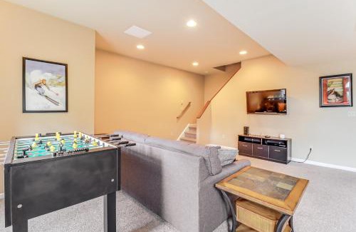 Lake Harmony House | Boulder Lake Access Townhome with Deck!