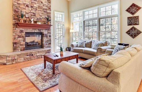 Lake Harmony House | Boulder Lake Access Townhome with Deck!