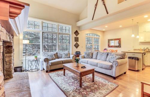 Lake Harmony House | Boulder Lake Access Townhome with Deck!