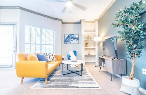 Willow Run Apartment | Boulevard Stays Relaxing King Suite 1BR with Pool Gym & Parking