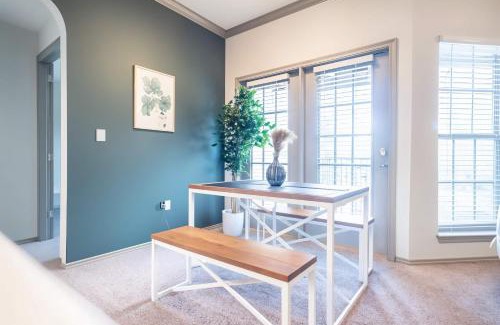 Willow Run Apartment | Boulevard Stays Relaxing King Suite 1BR with Pool Gym & Parking