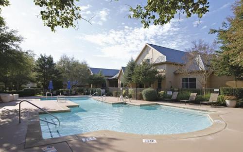 Willow Run Apartment | Boulevard Stays Tranquil 1BR King Suite Pool Parking & Gym 01