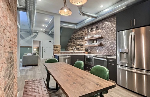 Cherokee Triangle Apartment | Bourbon Pub @ Bungalou + Bourbon Bar + Gameyard