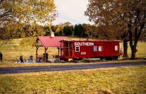 Lawrenceburg House | Bourbon Trail: Caboose on the Farm