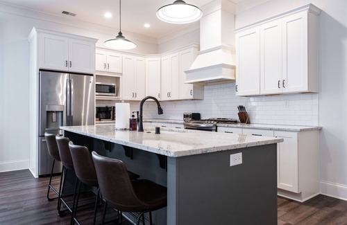 Prospect House | Bourbon Trail, Shops, Downtown, Watch Hill, Pets Local Dining, Fully Loaded