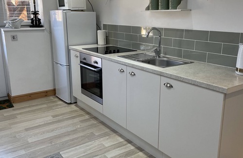 Boscombe Apartment | BOURNEMOUTH 18 MINUTES WALK TO BEACH, NEAR TOWN 1 BED WiFi PARKING GROUND FLOOR