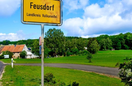 Feusdorf House | Boutique Bungalow in Feusdorf by the forest