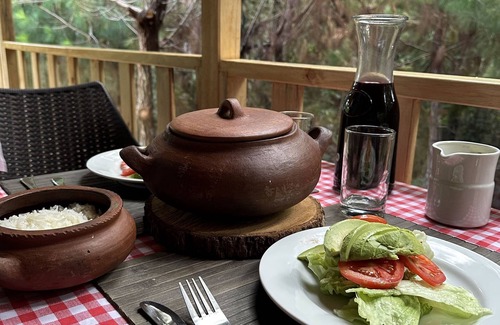 Pasco Cottage | Boutique Cabin with Panoramic Viewnn