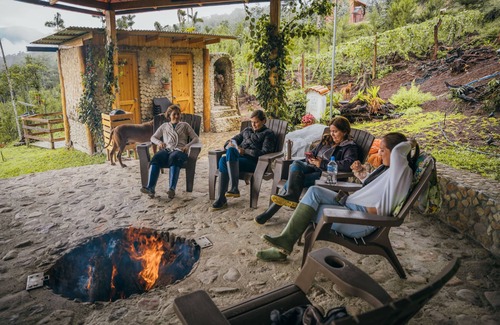 Pasco Cottage | Boutique Cabin with Panoramic Viewnn