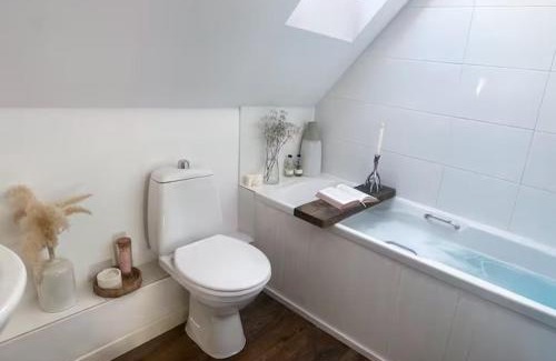 Kintbury House | Boutique Cottage in the Heart of Kintbury