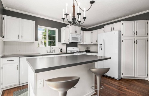 Payson House | Boutique Estate - Hot Tub | Firepit | Fam Fun