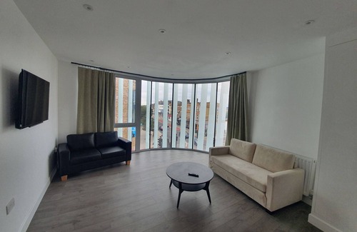 Canbury Apartment | Boutique Vertigo Apartment Central Kingston/london