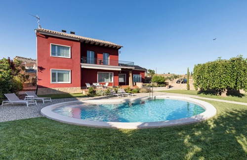 Preixens Cottage | Boutique Home Ca lágustina