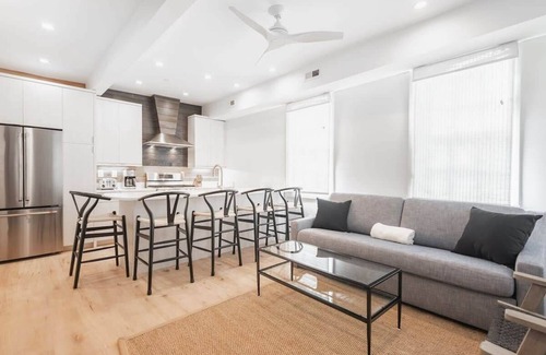 Westside Apartment | Boutique Home & Resort Pool 'Dewees'