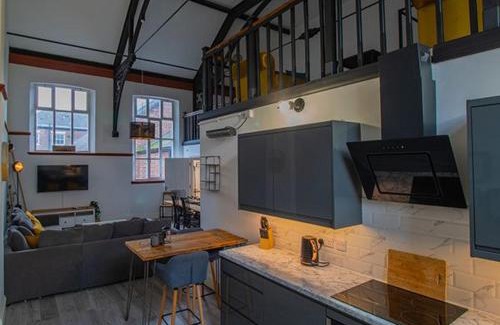 Hull Old Town House | Boutique Penthouse Apartment in Historic Hull HU1 - sleeps 6