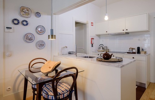 Centro / Baixa Apartment | Boutique Rentals - Flores Plaza Apt in Ribeira