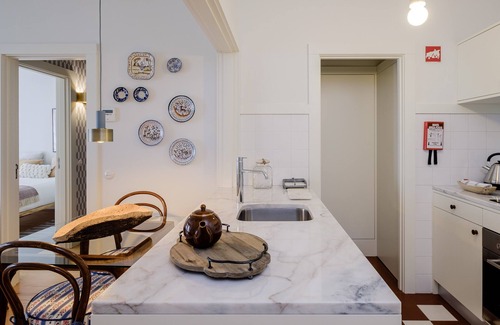 Centro / Baixa Apartment | Boutique Rentals - Flores Plaza Apt in Ribeira