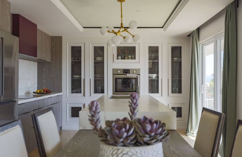 Central Okanagan House | Boutique retreat with lake view.