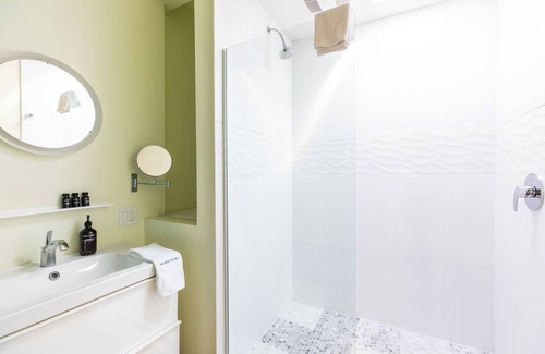 Tahquitz River Estates Hotel | Boutique Stay + Pool | 2BR Apartment at The Wesley