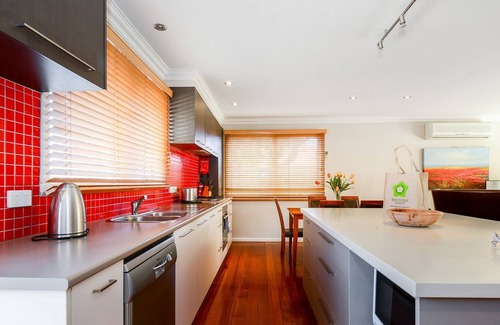 Sandringham House | BOUTIQUE STAYS - Sandy Haven C