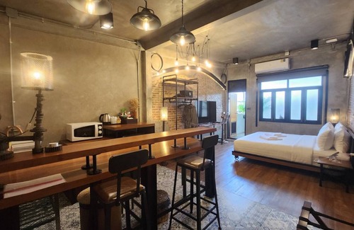 Phra Borom Maha Ratchawang Hotel | Boutique Terrace Suite | Old Town BKK – H.O.M