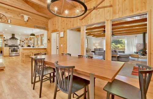 Upper Moonridge Ski Chalet | Bow Canyon Chalet by Big Bear Vacations Hot Tub Ultra Modern Resort Chalet Mins To Lifts
