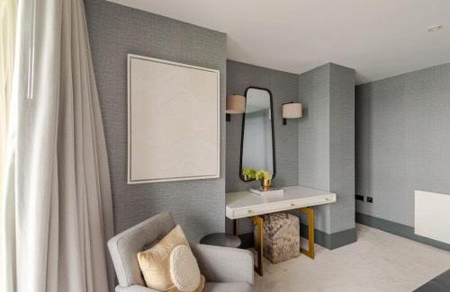 Lechlade House | Bowmore Lake House in Lakes By Yoo in Heart of The Cotswolds