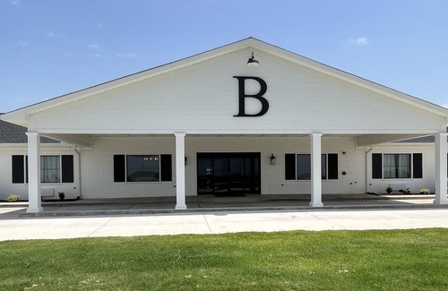 DeWitt Hotel | Boyd Farmhouse Inn