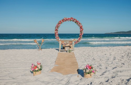 Regiao dos Lagos Boat Rental | Beach Weddings Elopement and Mini Wedding Wedding Party Renewal of Vows