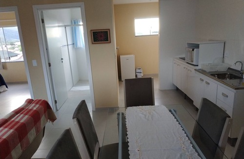 Praia da Armacao do Itapocoroi Apartment | Complete Apt with Kitchen in Linda Central Beach Armação (ap 06)