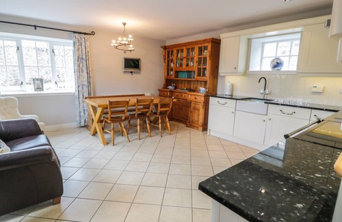Sandyhills Cottage | BRACKEN HOLIDAY COTTAGE, with a garden in Dalbeattie