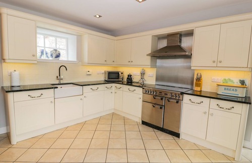 Sandyhills Cottage | BRACKEN HOLIDAY COTTAGE, with a garden in Dalbeattie