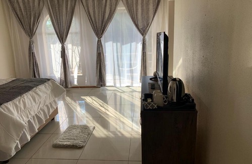 Alberton House | Brackendowns guest star