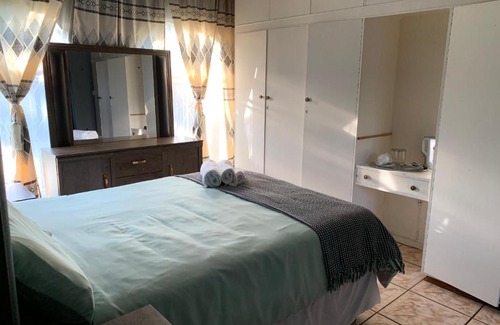 Alberton House | Brackendowns guest star