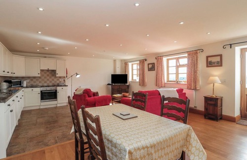 Babcary Cottage | BRAMBLE COTTAGE, romantic, with a garden in Lydford-On-Fosse